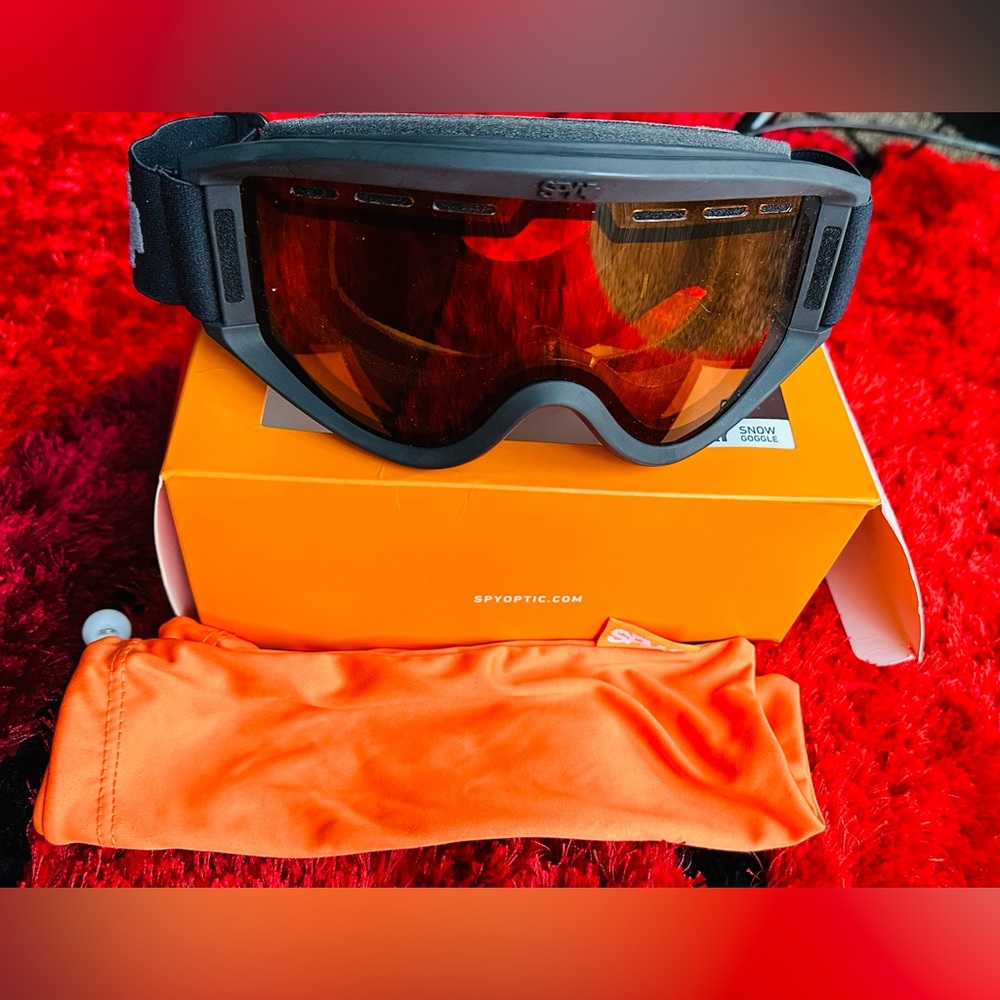 Snow goggles